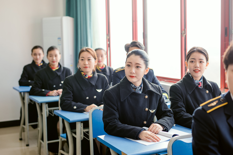 空姐專業(yè)英語需要多少級？英語不好可以報名嗎？